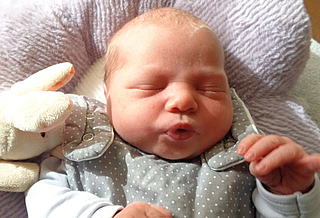 Am 27.09.2026 ist Felix Weide aus Sondershausen geboren, mit 3970 g und 51 cm. Eltern: Denise und Alexander Weide. Foto: Station/privat