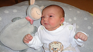 Hailey Steinacker aus Oberbösa, geb. am 10.07.2026 um 21:45 Uhr, 50 cm, 3360 g. Foto: Station/privat