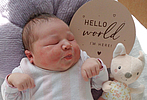 Emma Florentine Kewel geboren am 18.04.2026 mit 5000 g und 57 cm. Foto: Station/privat