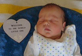 Emmi Fuchs aus Niedertopfstedt, geboren am 30.03.2026 mit 3580 g und 52 cm. Eltern: Anne und Thomas. Foto: Station/privat