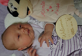Am 18.08.2026 ist Mathilda Jesemann aus Gundersleben geboren, mit 3520 g und 52 cm. Eltern: Lillyy Jesemann und Constantin Steinacker. Foto: Station/privat