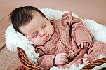 Lucia Anna Buettner aus Güstrow, geb. am 06.02.25 um 03.25 Uhr, 57 cm, 4400 g. Foto: Bensing-Brandt