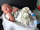 Matheo Bernd, geboren am 08.08.2025 mit 3250 g und 50 cm. Eltern: Mandy und Michael Foto: Station/privat