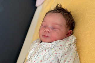Mira David aus Sondershausen, geboren am 10.07.2026 mit 3170 g und 50 cm. Eltern: Carolin und Daniel. Foto: Station/privat