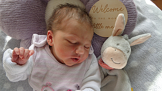Ella Elke Minner aus Sondershausen, geb. am 18.07.2026 um 4:49 Uhr, 3400g, 52cm. Foto: Station