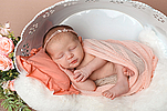 Juna Dahlia Lembcke aus Güstrow, geb. am 07.05.25 um 08.37 Uhr, 51 cm, 3560 g. Foto: Nicole Voss