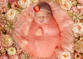 Amelina Neumann aus Kloster Zinna, geboren am 02.11.2025 mit 4065 g und 56 cm. Eltern: Sarina Neumann und John Frey Foto: Mandy Melchior