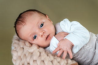 Max Bauermeister aus Güstrow, geb. am 11.11.24 um 13.33 Uhr, 52 cm, 3445g. Foto: Johanna Bast