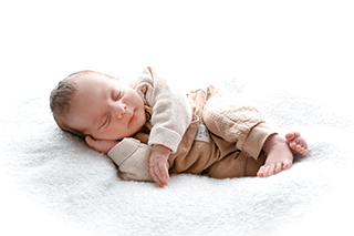 Luca Packert aus Broderstorf, geb. am 02.10.2025 um 11.01 Uhr, 56 cm, 4260 g. Foto: Nicole Voss