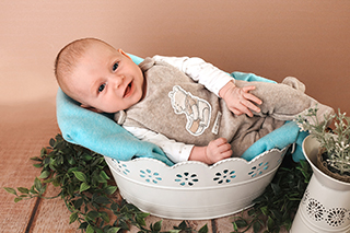 Milan Nagy aus Rostock, geb. am 30.11.25 um 12.12 Uhr, 53 cm, 3615 g. Foto: Nicole Voss