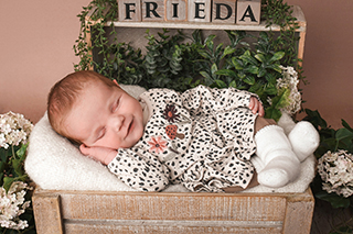 Frieda Moehler aus Bernitt, geb. am 24.01.2026 um 23.32 Uhr, 54 cm, 3660 g. Foto: Nicole Voss