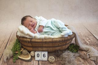 Benno Carl aus Ostramonda, geboren am 06.07.2021 um 05:03 Uhr, 3910 g, Eltern: Josefine und Christian Carl. Foto: Fotomomente - Jeanine Kiel