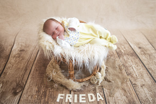 Frieda aus Sömmerda, geboren am 01.08.2022 um 17:39 Uhr. 3830 g. Eltern: Sandy und Chris Foto: Jeanine Kiel
