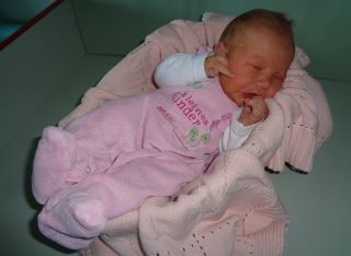 Vera Bogoyavlenskaya aus Großfurra, geboren am 29.06.2025 mit 3630 g und 51 cm. Foto: Station/privat