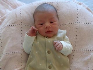 Leni Keith aus Greußen, geboren am 06.08.2025 um 23:17 Uhr mit 3990 g und 54 cm. Foto: Station/privat