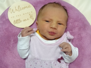 Lara-Luise aus Sondershausen, geboren am 03.01.2026 mit 3370 g und 51 cm. Eltern: Anne-Kathrin und Marcel. Foto: Station/privat