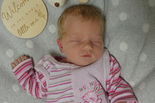 Magarete Bärbel geboren am 17.02.2026 mit 3030 g und 48 cm. Foto: Station/privat